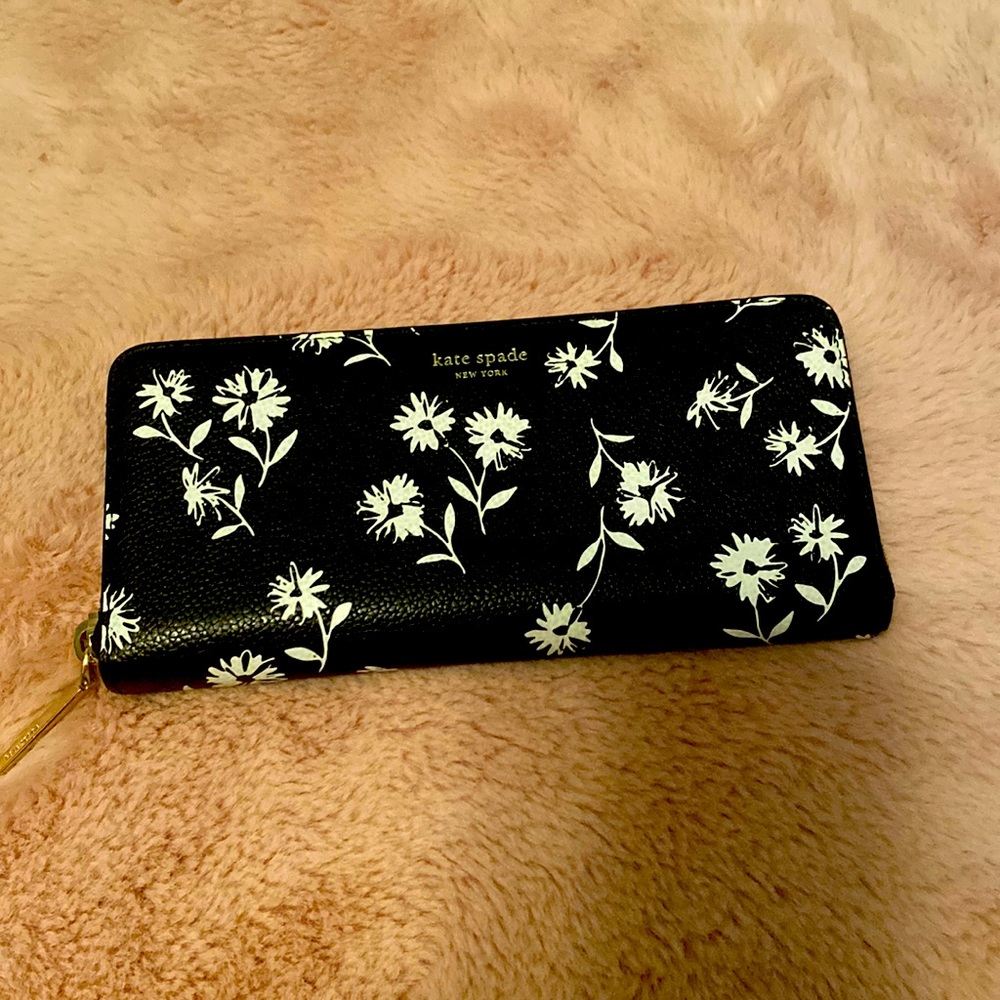Kate Spade ♠️ Floral Wallet